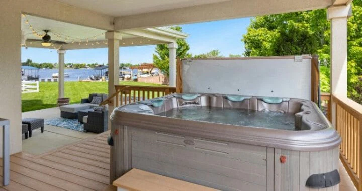 spa pool outside cover off